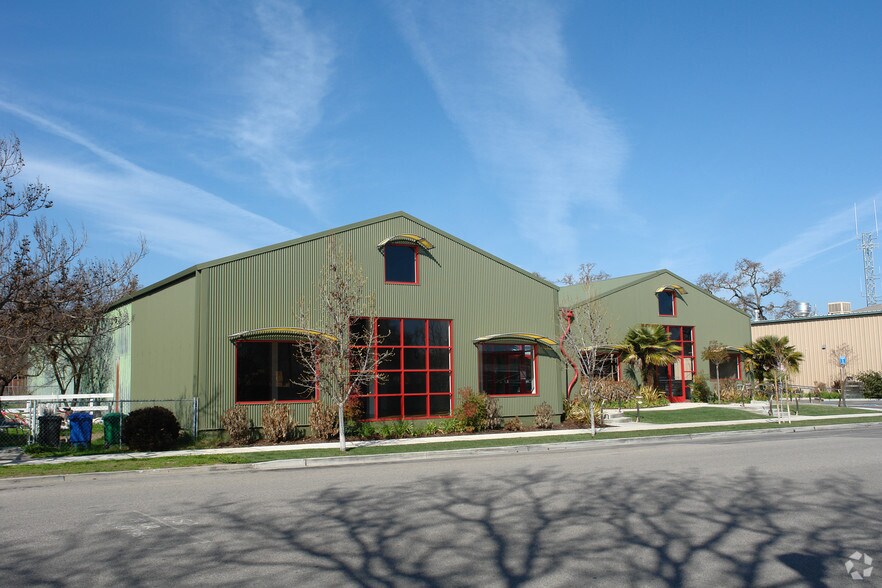 821 Pine St, Paso Robles, CA à louer - Photo du bâtiment - Image 2 de 3