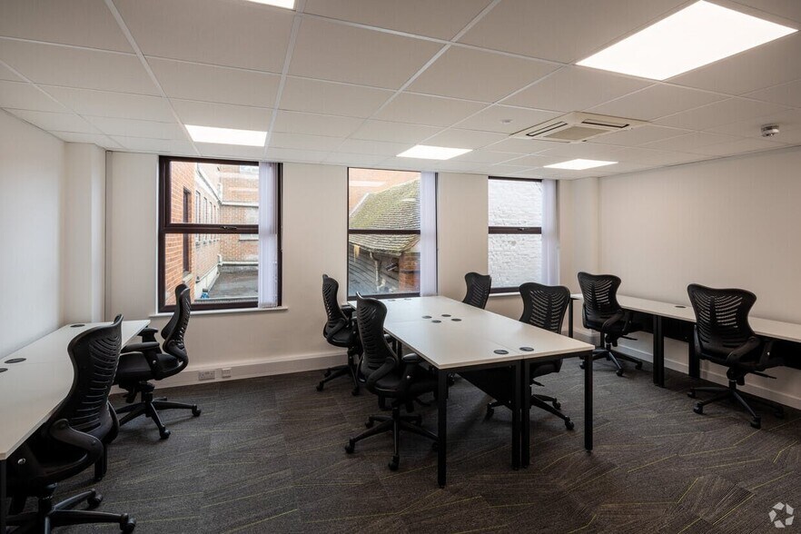 13-15 George St, Aylesbury à vendre - Photo du bâtiment - Image 2 de 15