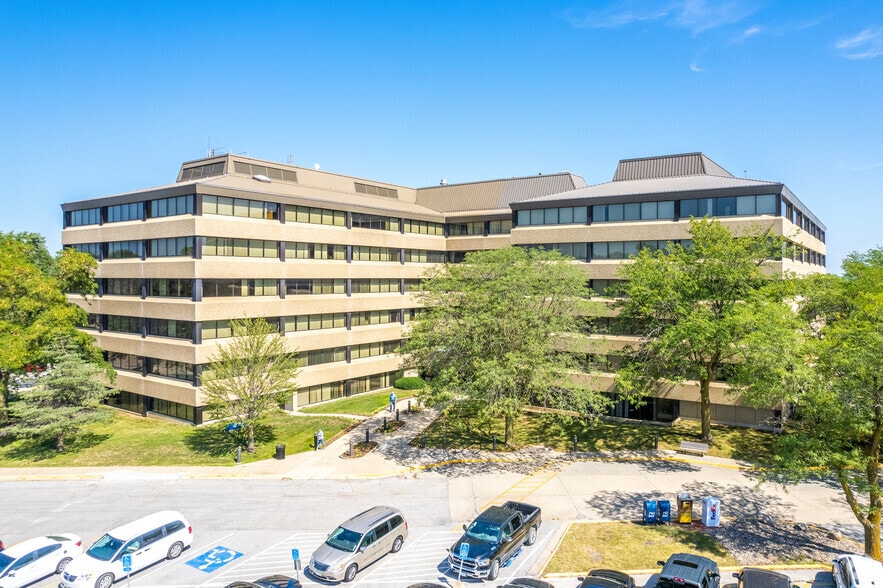 6200 Aurora Ave, Urbandale, IA for lease - Primary Photo - Image 1 of 9