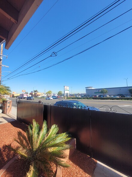 14425 Prairie Ave, Lawndale, CA à vendre - Photo du bâtiment - Image 3 de 27