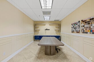 740 NW Enterprise Dr, Port Saint Lucie, FL à louer Photo intérieure- Image 1 de 11