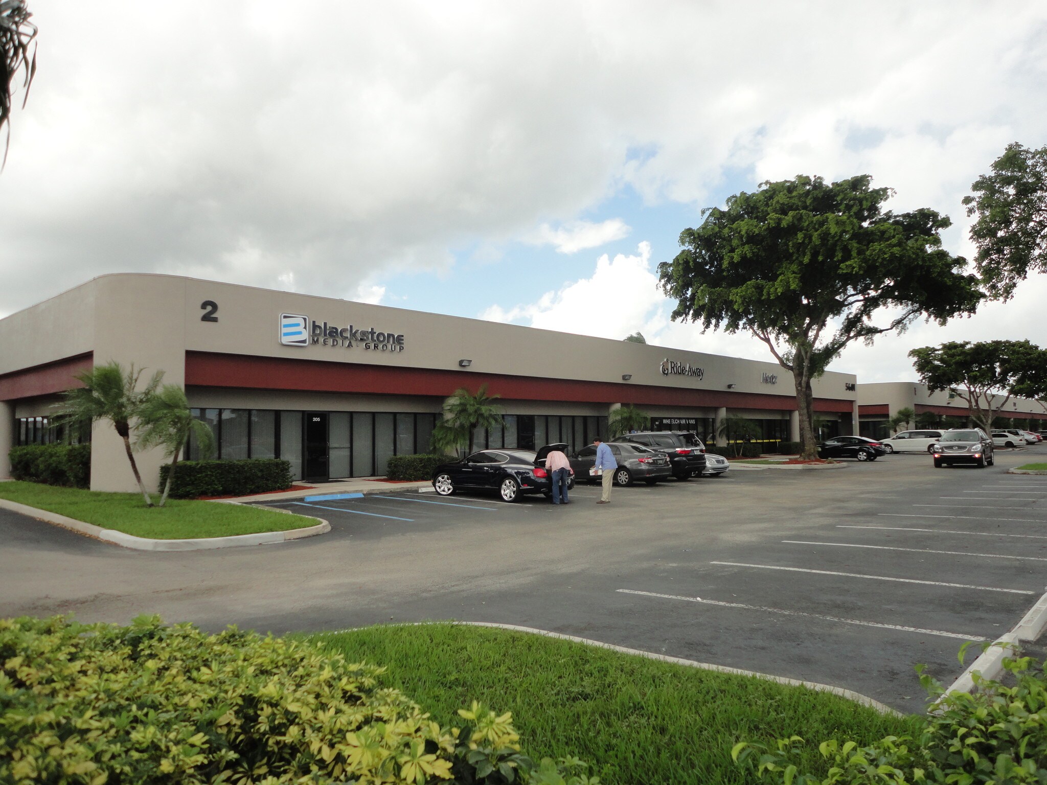 5601 Powerline Rd, Fort Lauderdale, FL à louer Photo du bâtiment- Image 1 de 5