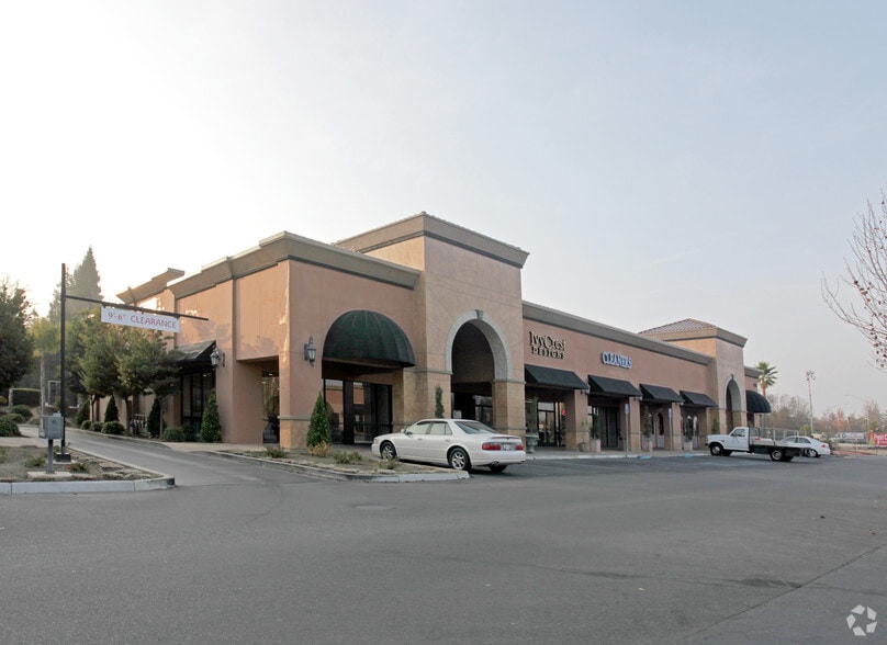 9415 N Fort Washington Rd, Fresno, CA for lease - Building Photo - Image 2 of 9