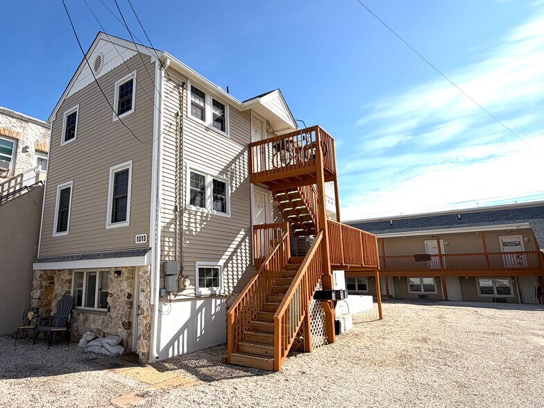 1313 Ocean Ter, Seaside Heights, NJ à vendre - Photo principale - Image 1 de 7