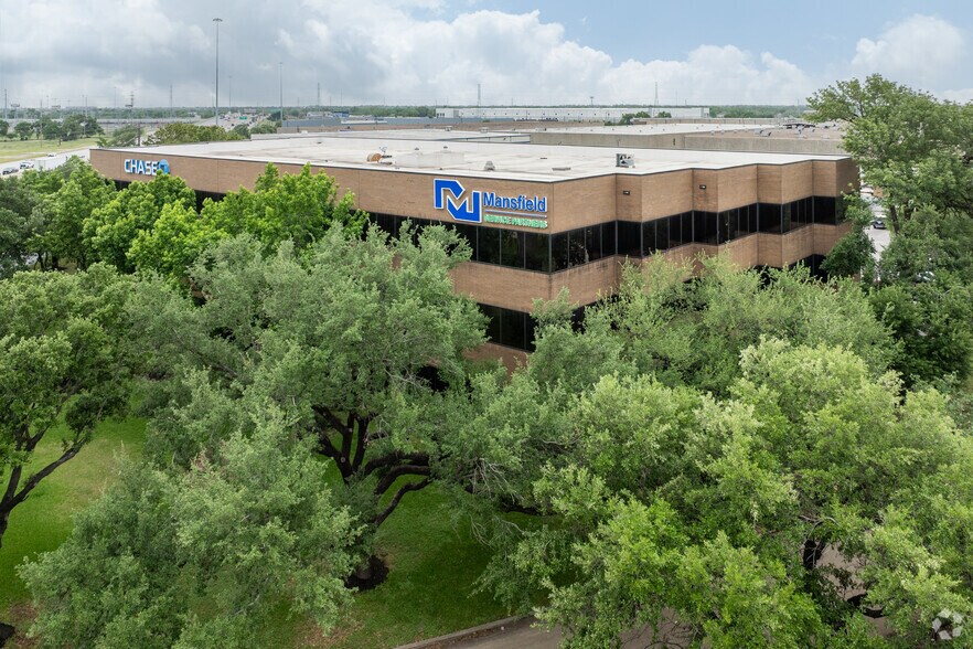 8799 North Loop East, Houston, TX à vendre - Photo du bâtiment - Image 2 de 6