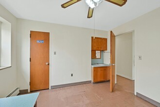 4214 John F Kennedy Blvd, North Bergen, NJ à louer Photo intérieure- Image 2 de 17