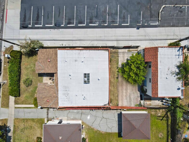 1343 Edgewood Dr, Alhambra, CA à vendre - Photo du bâtiment - Image 3 de 9