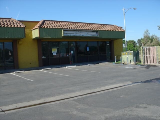 1349-1369 E Tulare Ave, Tulare, CA à louer - Photo du bâtiment - Image 2 de 10