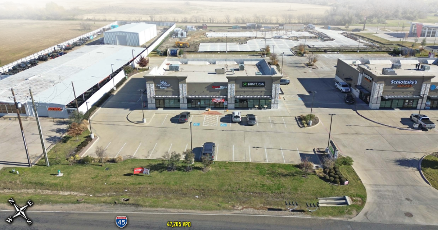 402 N Interstate Highway 45, Ennis, TX à louer - Photo du b timent - Image 3 de 8