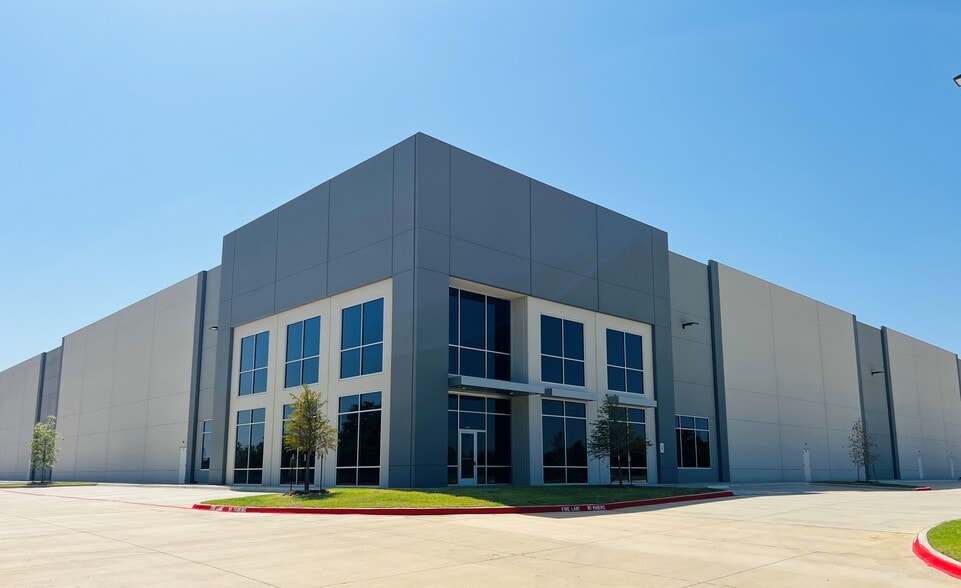 212 Swisher Rd, Lake Dallas, TX for sale - Building Photo - Image 2 of 3