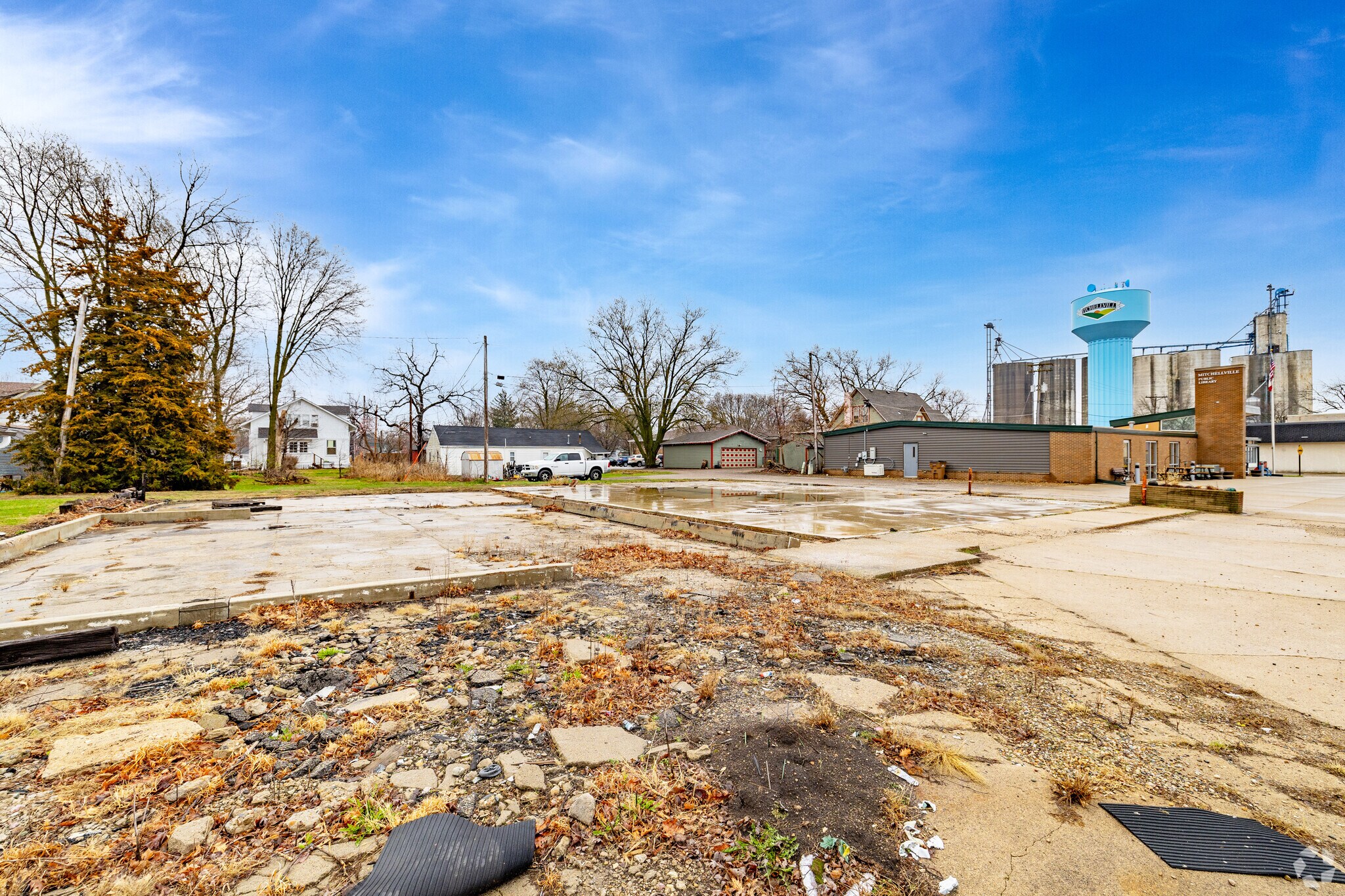 211 Center Ave N, Mitchellville, IA for lease Primary Photo- Image 1 of 19