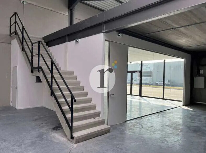 Office in Neuville-en-Ferrain for lease - Interior Photo - Image 2 of 7