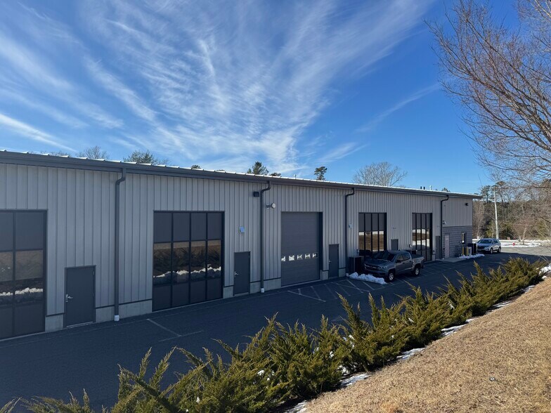 23 Resnik Rd, Plymouth, MA à louer - Photo du bâtiment - Image 2 de 10