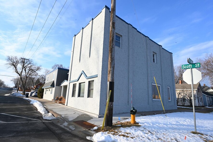 206 Scott St S, Shakopee, MN à vendre - Photo du bâtiment - Image 2 de 12