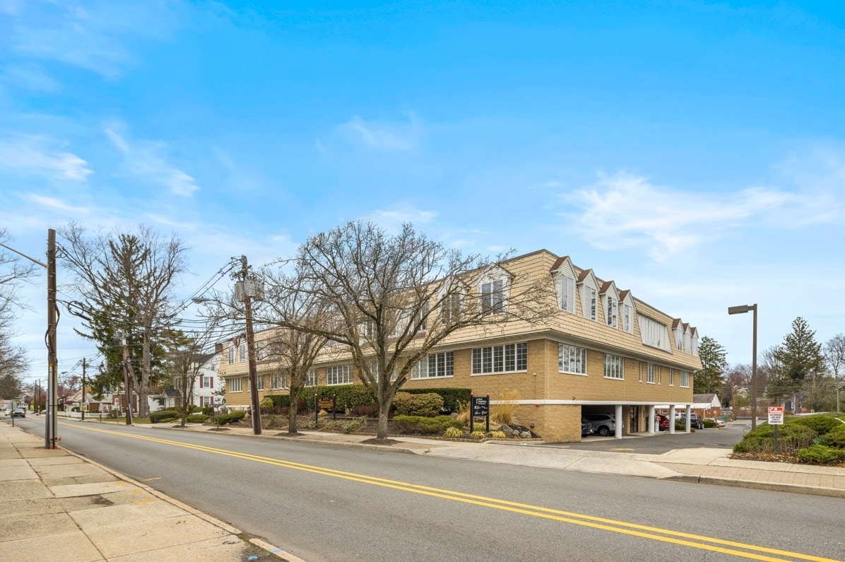 175 Washington Ave, Dumont, NJ for lease Primary Photo- Image 1 of 2