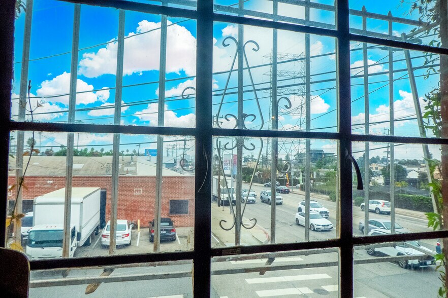 2707 Fairfax Ave, Culver City, CA à louer - Photo du bâtiment - Image 3 de 9