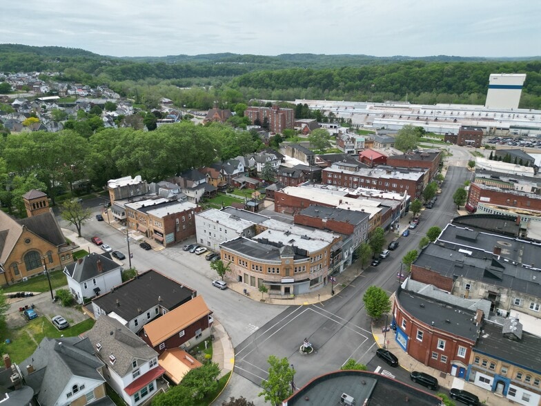 152 Grant Ave, Vandergrift, PA for lease - Building Photo - Image 3 of 39