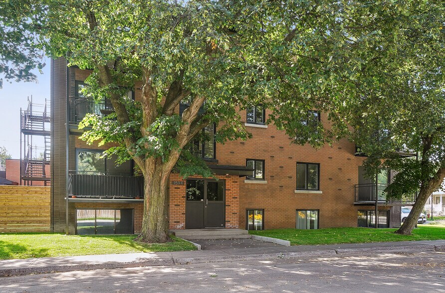 1594 Rue de Biencourt, Montréal, QC à vendre - Photo principale - Image 1 de 1