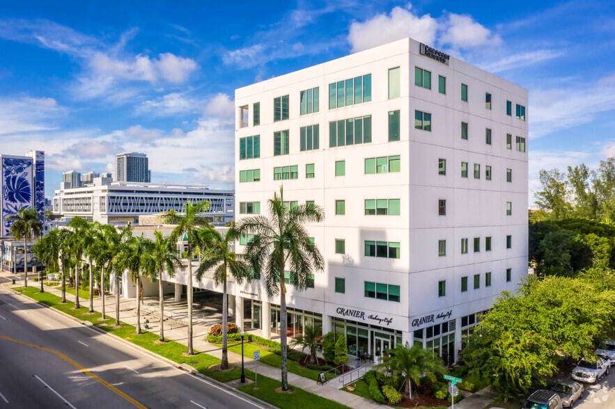 2200 Biscayne Blvd, Miami, FL for lease - Primary Photo - Image 1 of 13