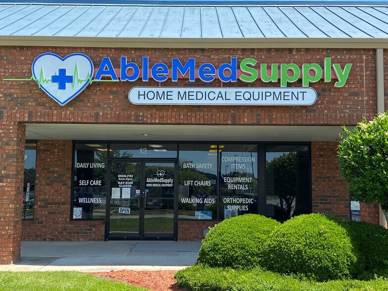 11 Gateway Blvd S, Savannah, GA à louer - Photo du bâtiment - Image 2 de 10