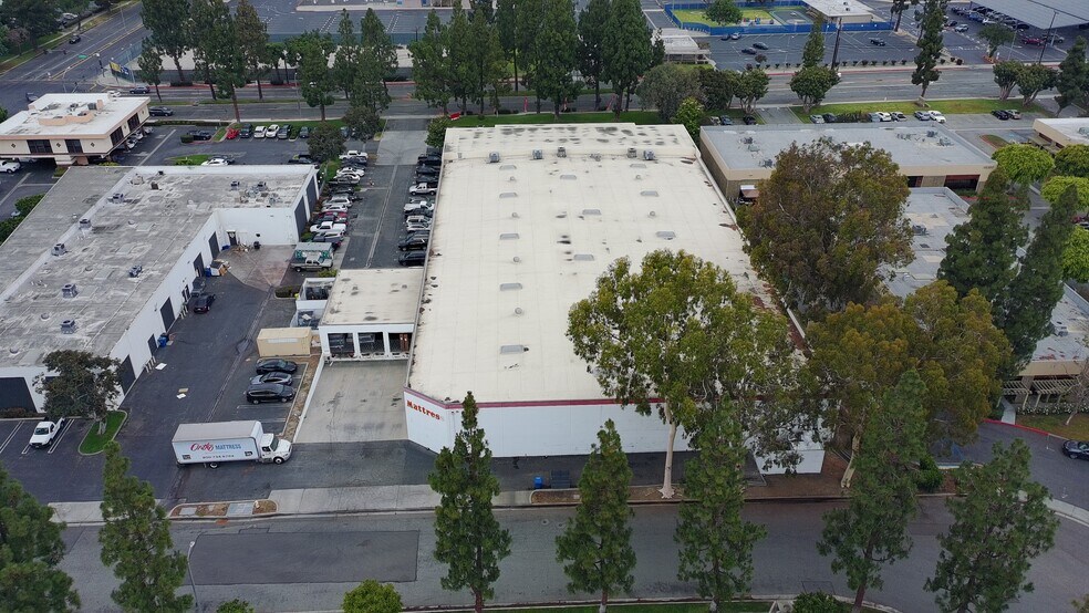 11030 Artesia Blvd, Cerritos, CA à louer - Photo du bâtiment - Image 2 de 6
