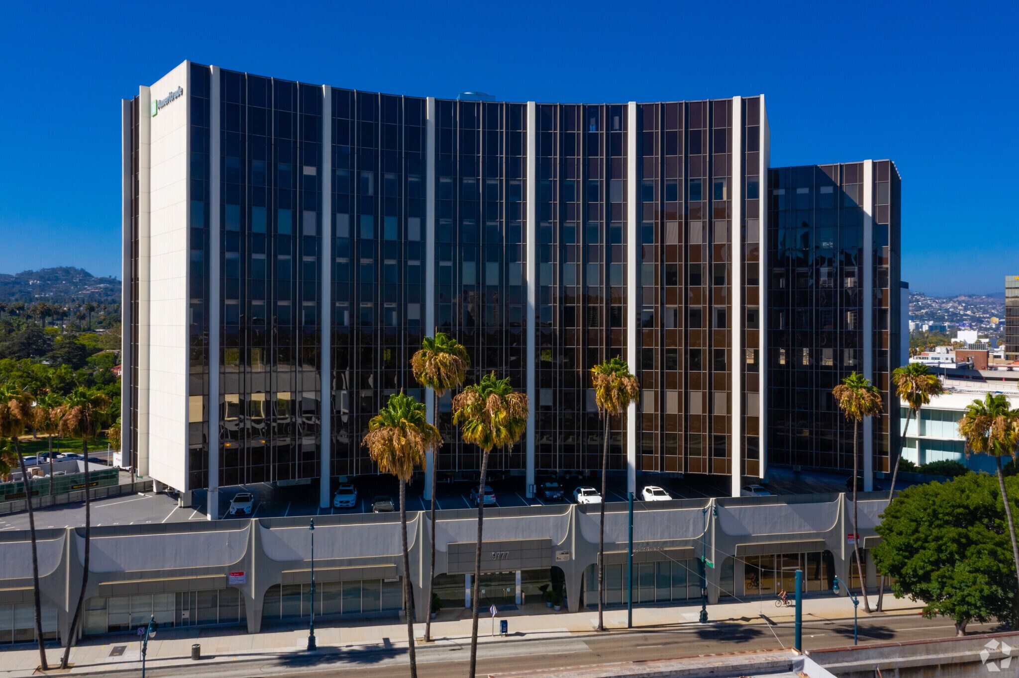 9737-9777 Wilshire Blvd, Beverly Hills, CA à louer Photo du bâtiment- Image 1 de 8