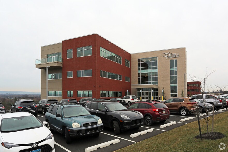 4600 Lena Dr, Mechanicsburg, PA for lease - Building Photo - Image 1 of 8