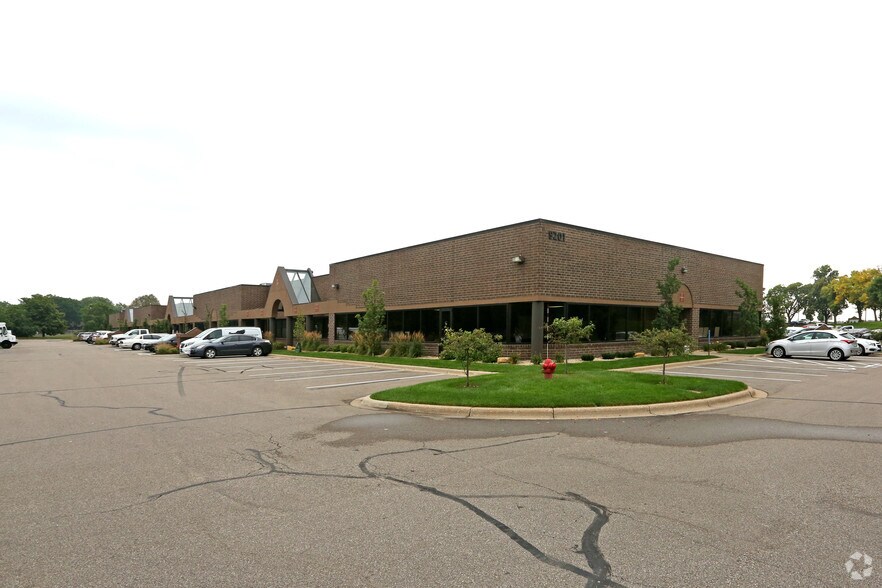 9201 E Bloomington Fwy, Bloomington, MN à louer - Photo du bâtiment - Image 2 de 16