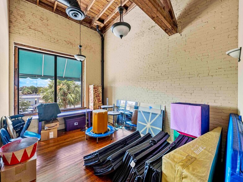 247 E Stuart Ave, Lake Wales, FL à louer - Photo intérieure - Image 3 de 19