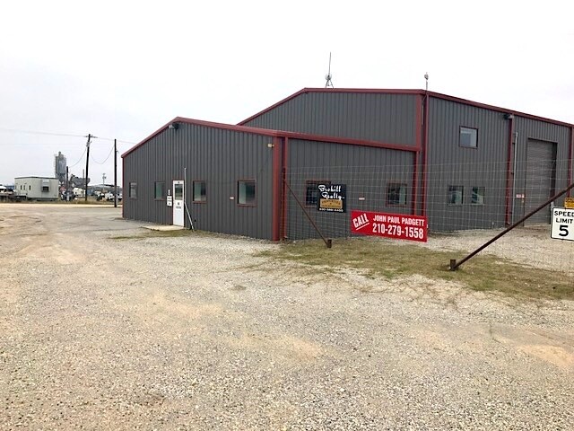 2491 S State Highway 16, Jourdanton, TX à vendre - Photo principale - Image 1 de 1