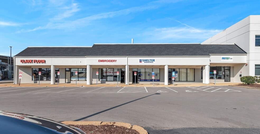 7525-7535 S Lindbergh Blvd, Saint Louis, MO for lease - Building Photo - Image 2 of 10