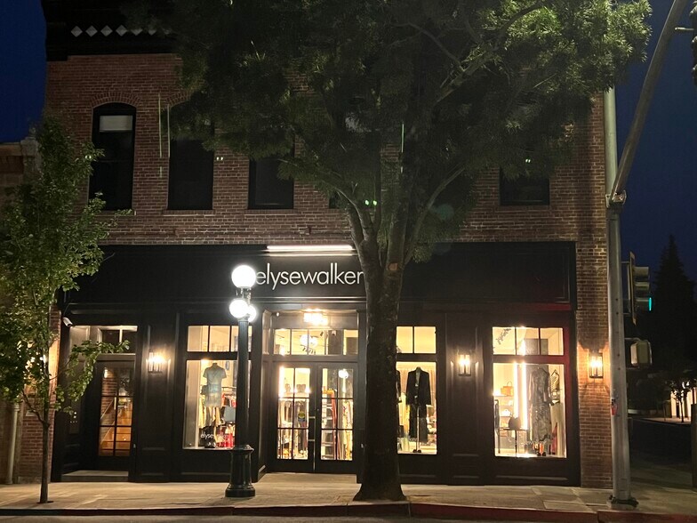 1377-1381 Main St, Saint Helena, CA à louer - Photo du bâtiment - Image 2 de 14