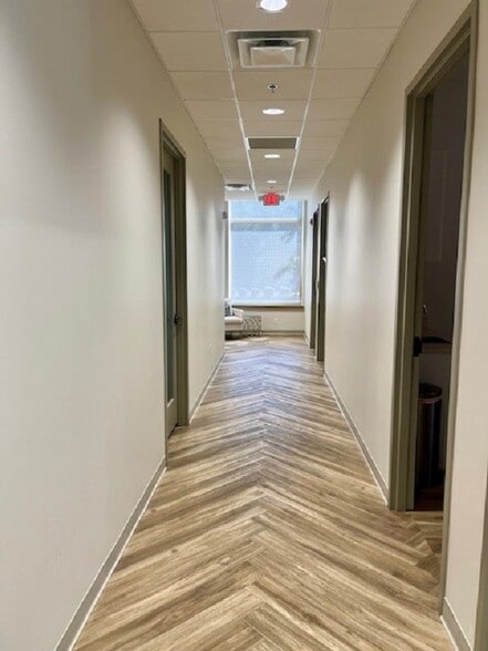7465 Poplar Ave, Germantown, TN for lease - Interior Photo - Image 3 of 10