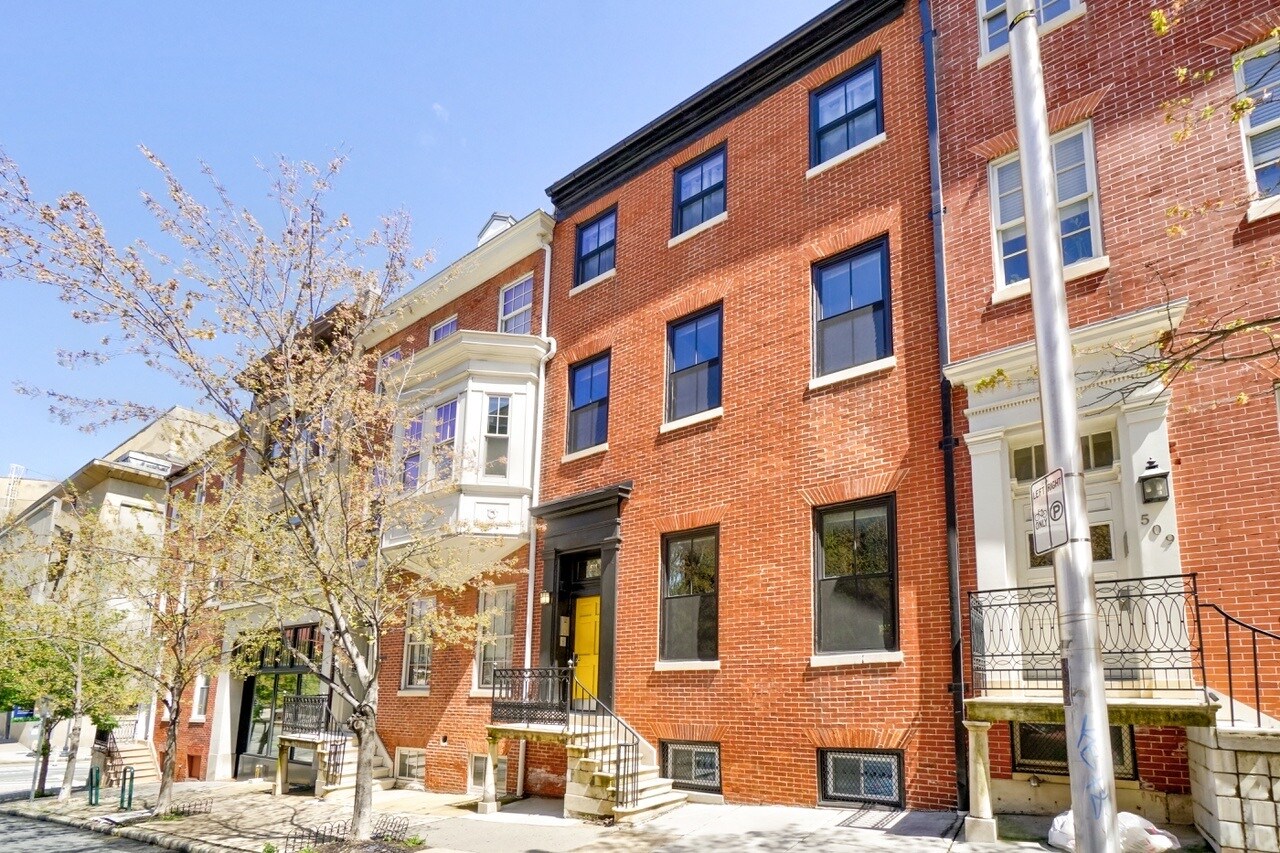 Cathedral Commons portefeuille de 2 propriétés à vendre sur LoopNet.ca Photo du bâtiment- Image 1 de 10