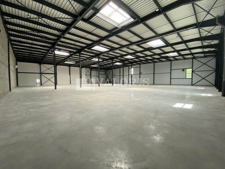 Flex in Colombier-Saugnieu for lease - Building Photo - Image 2 of 3