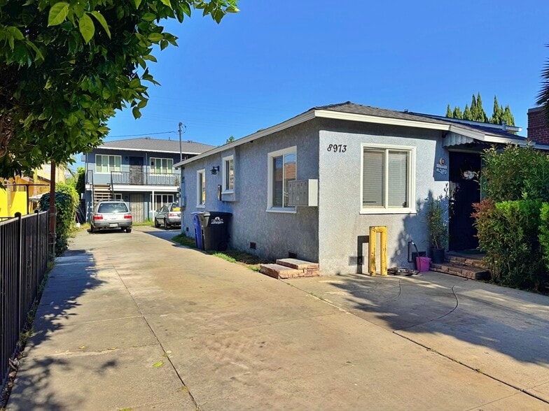8973 Alexander Ave, South Gate, CA à vendre - Photo du bâtiment - Image 2 de 4