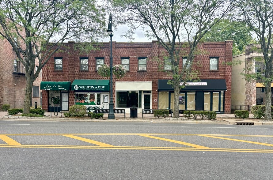 653-661 Franklin Ave, Garden City, NY for lease - Building Photo - Image 2 of 5