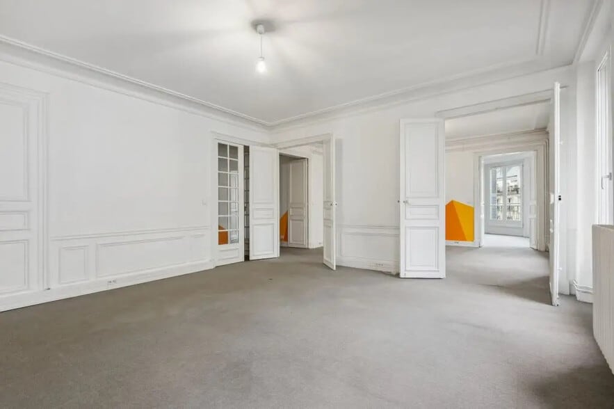 29 Rue Drouot, Paris for lease - Building Photo - Image 1 of 9