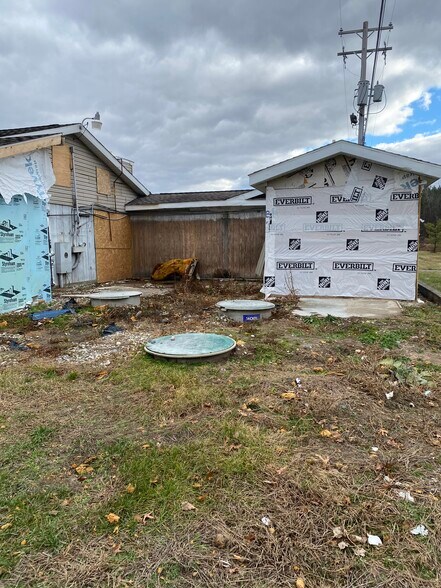 201 W Saginaw Rd, Sanford, MI à vendre - Photo du bâtiment - Image 2 de 58