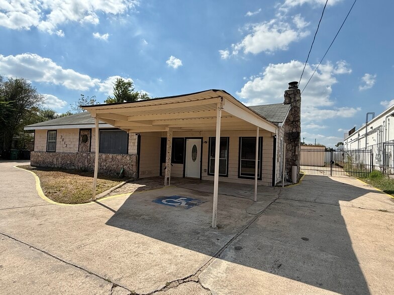 2013 Blalock Rd, Houston, TX for lease - Building Photo - Image 3 of 24
