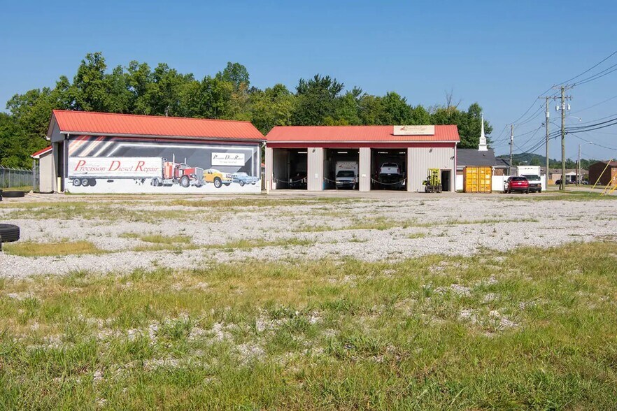 Truck Repair Properties portefeuille de 4 propriétés à vendre sur LoopNet.ca - Photo du bâtiment - Image 3 de 4