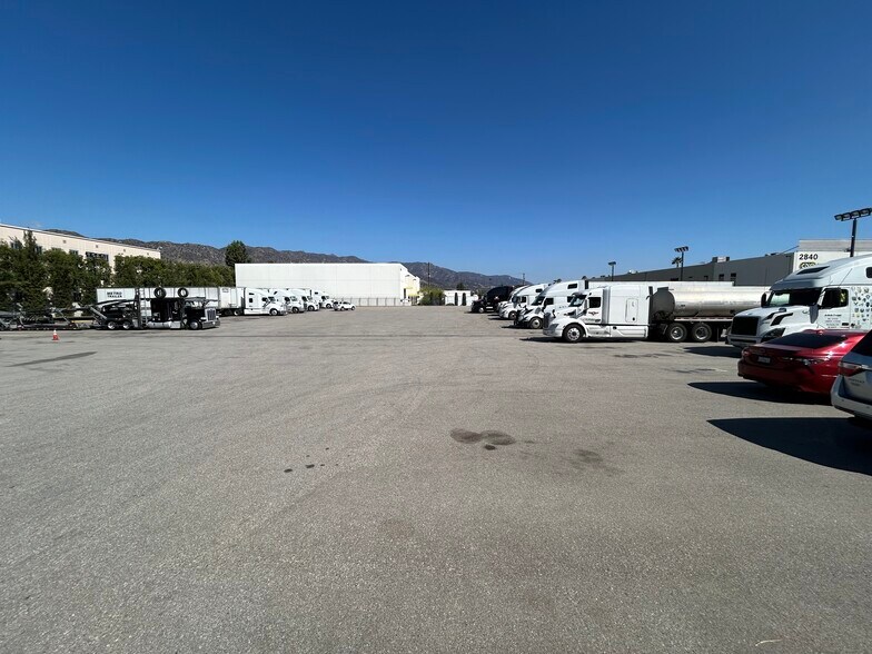 2940 N Hollywood Way, Burbank, CA à louer - Photo du bâtiment - Image 3 de 19