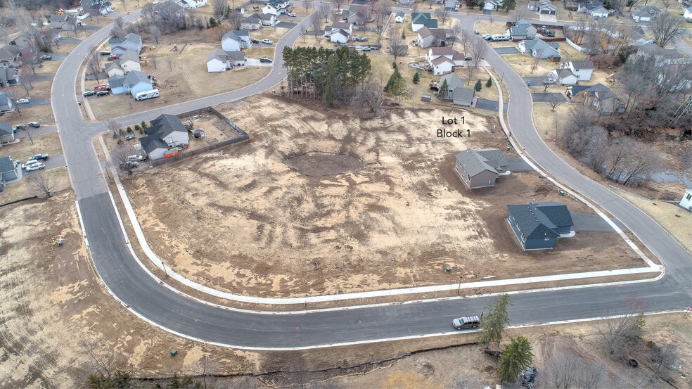 Maple Drive South Dr, Cambridge, MN for sale - Building Photo - Image 3 of 5