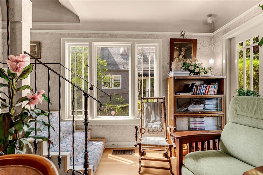 2469 Old Eureka Way, Redding, CA for sale - Building Photo - Image 3 of 12