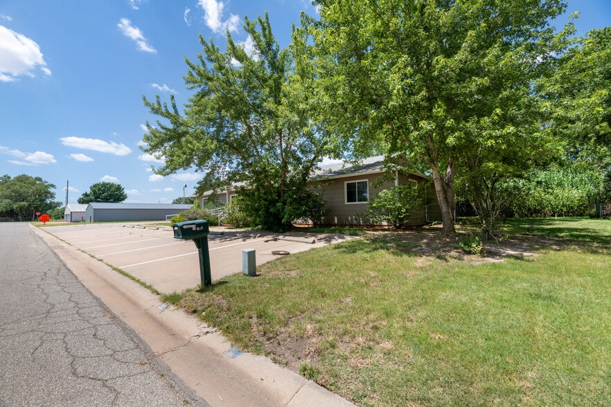 106 Shadybrook Dr, Cheney, KS for sale - Building Photo - Image 3 of 63