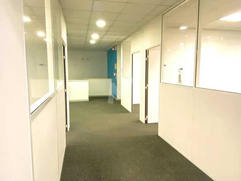 Flex in Évry-Courcouronnes for lease - Interior Photo - Image 3 of 7