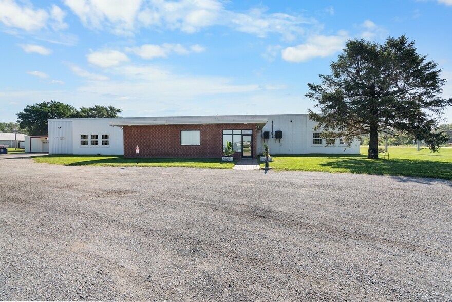 3050 Wagner Rd, Waterloo, IA à vendre - Photo du bâtiment - Image 1 de 39