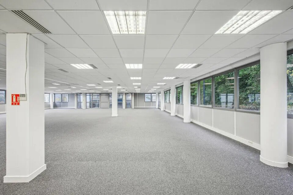 Office in Orsay for lease Building Photo- Image 1 of 13
