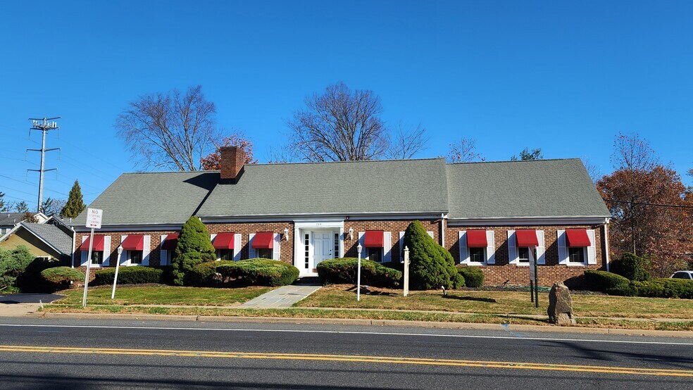 560 Main St, Chatham, NJ à vendre - Photo du bâtiment - Image 3 de 31