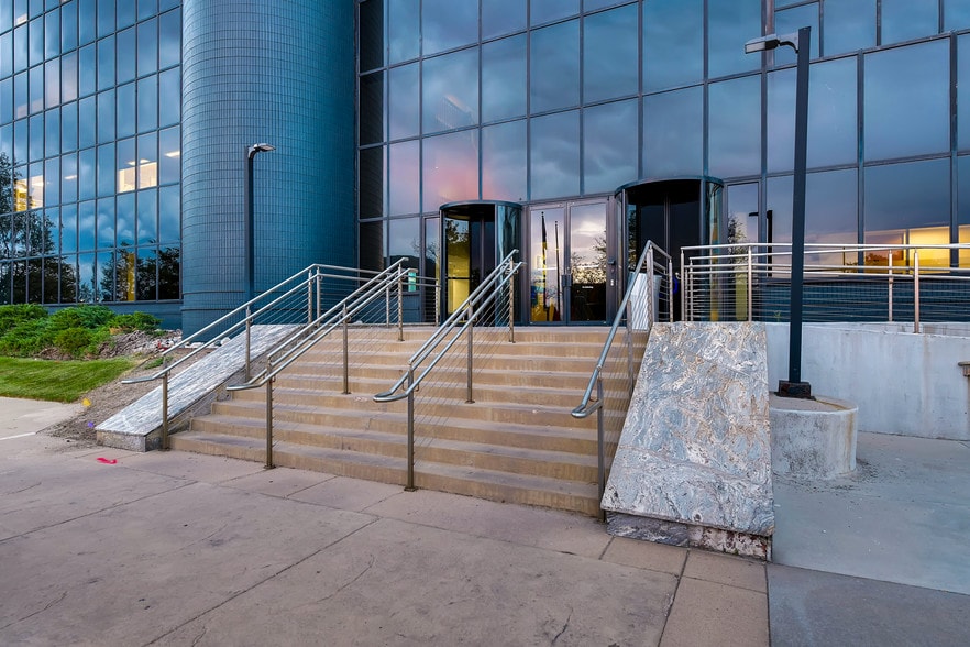 3190 S Vaughn Way, Aurora, CO for lease - Building Photo - Image 3 of 6